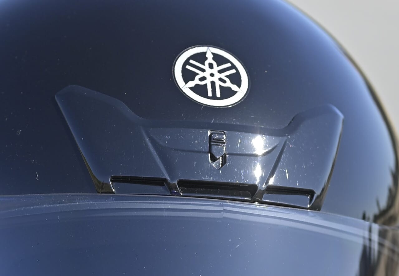 YF-1S Roll Bahn｜ワイズギアの新作ヘルメットは「音叉マーク」推し！なんと、フルフェイスが16,500円、スライドサンバイザー付き万能ジェットが17,050円だ！