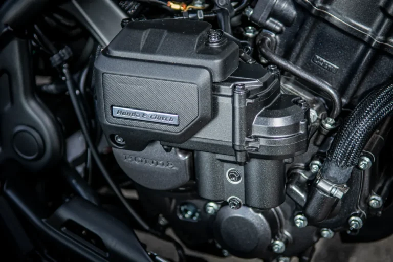 HONDA REBEL250｜「もう左手は疲れない」レブル250の新次元。MTの楽しさとATの楽さを両立した“E-Clutch”の衝撃