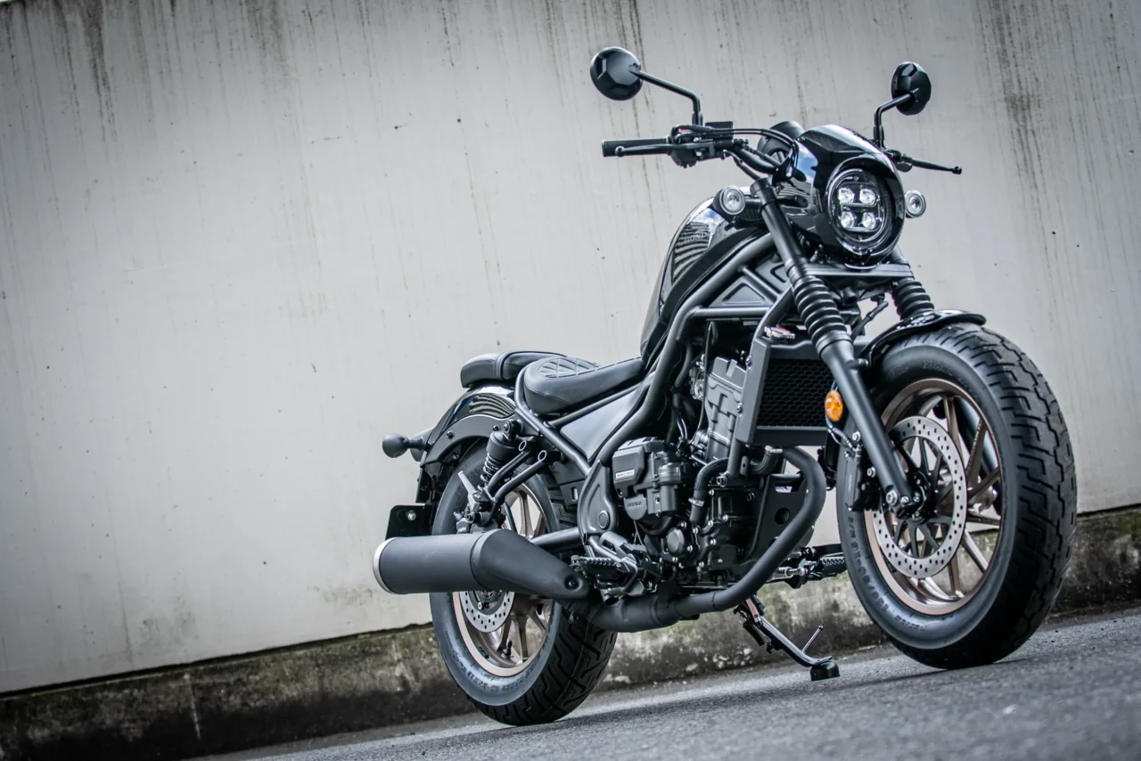 HONDA REBEL250｜「もう左手は疲れない」レブル250の新次元。MTの楽しさとATの楽さを両立した“E-Clutch”の衝撃