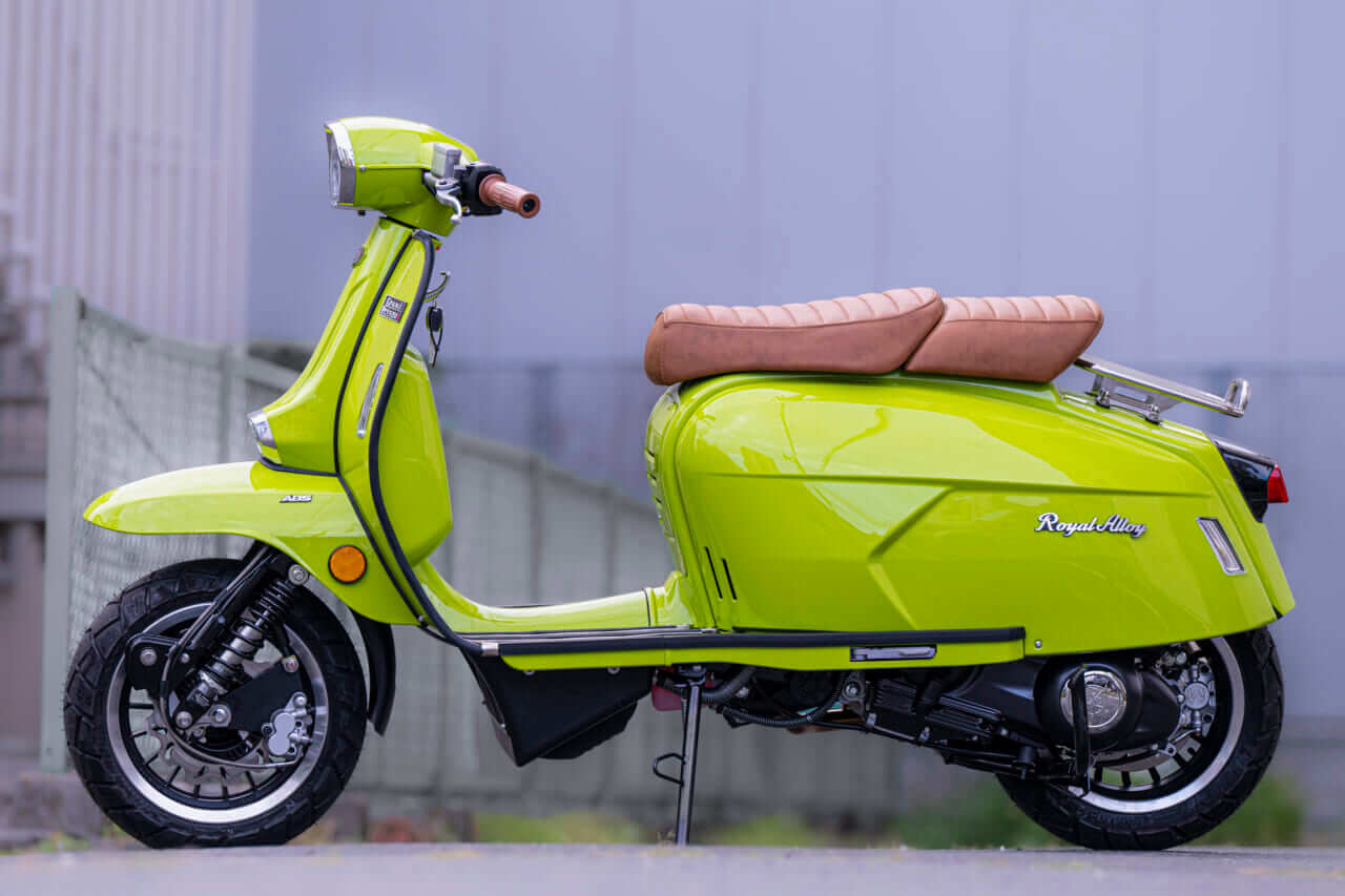 RoyalAlloy|ロイヤルアロイ|GP250SE|【RoyalAlloy】鉄スクーターの質感と現代技術が融合・GP250SE