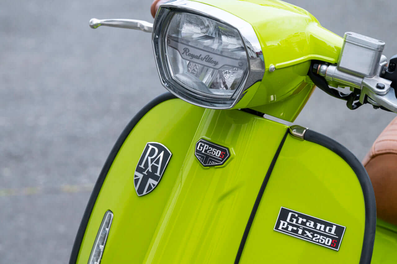 RoyalAlloy|ロイヤルアロイ|GP250SE|LEDウインカー|【RoyalAlloy】鉄スクーターの質感と現代技術が融合・GP250SE
