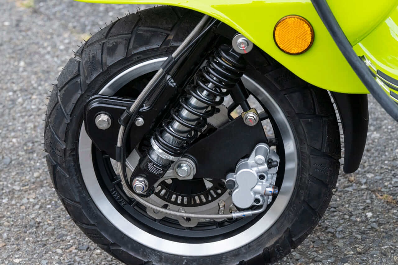 RoyalAlloy|ロイヤルアロイ|GP250SE|ディスクブレーキ|【RoyalAlloy】鉄スクーターの質感と現代技術が融合・GP250SE