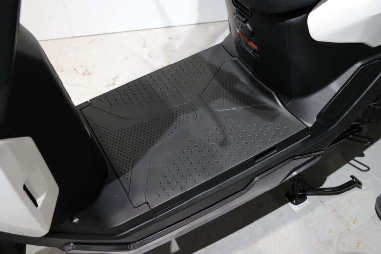 ホンダ|アイコンe:|2026年モデル|補助金なしで22万円! ホンダが『充電インフラなし』でも使える新型EV原付「ICON e:」を発表