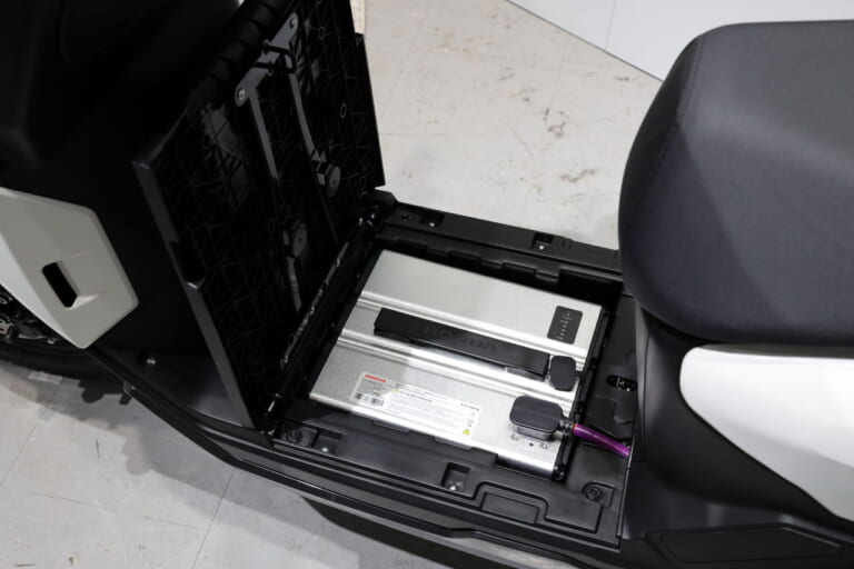 ホンダ|アイコンe:|2026年モデル|補助金なしで22万円! ホンダが『充電インフラなし』でも使える新型EV原付「ICON e:」を発表