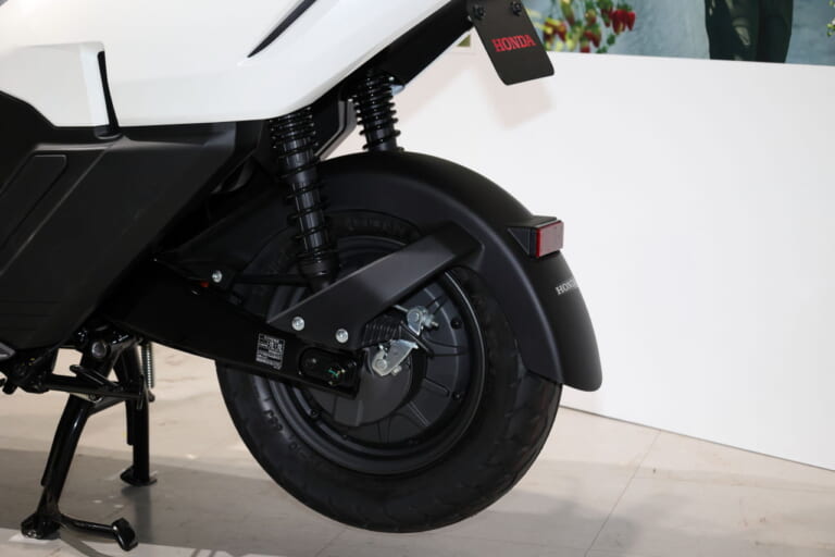 ホンダ|アイコンe:|2026年モデル|補助金なしで22万円! ホンダが『充電インフラなし』でも使える新型EV原付「ICON e:」を発表