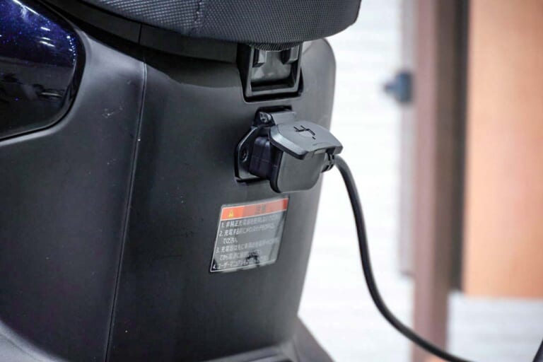 ホンダ|アイコンe:|2026年モデル|補助金なしで22万円! ホンダが『充電インフラなし』でも使える新型EV原付「ICON e:」を発表