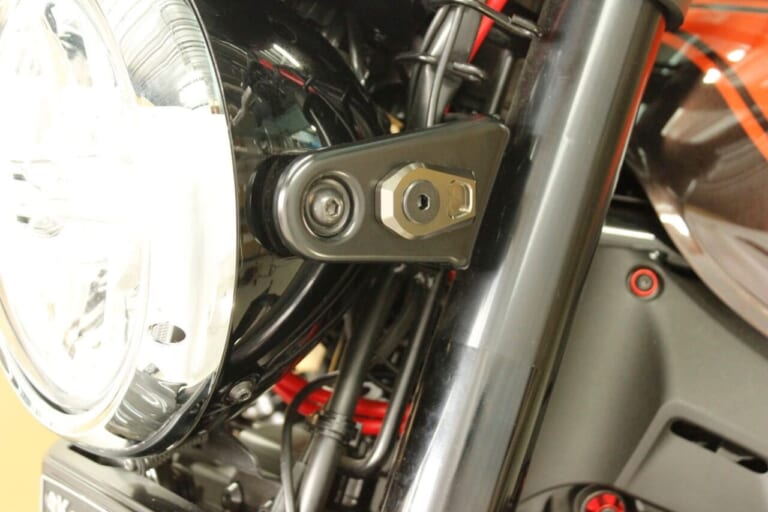 POSHFAITH ビレット ウインカー穴埋めKIT|純正ウインカーを外した後の「穴」、そのままにしてない? Z900RSカスタムの完成度を劇的に高める“小さな凄腕”パーツが登場