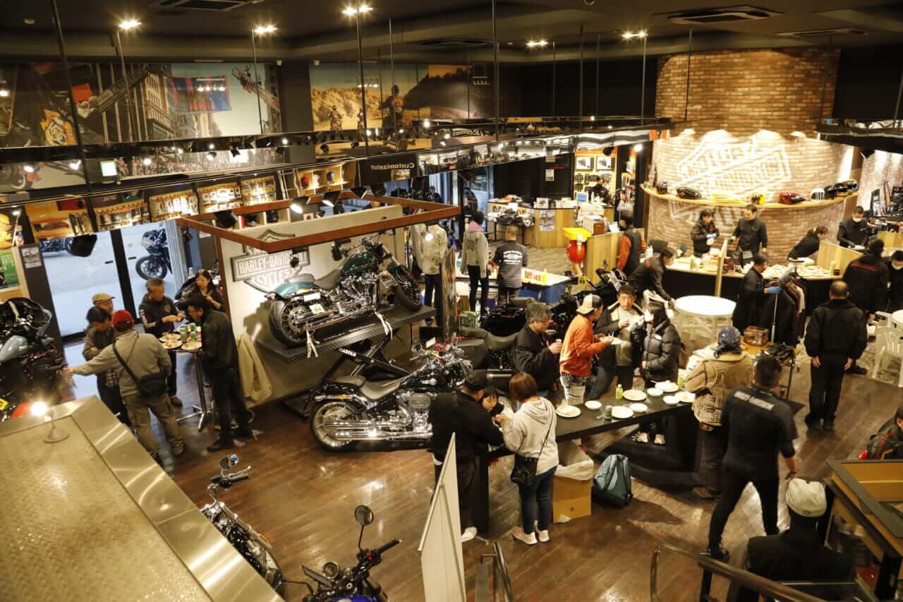 週末の夜はディーラーが社交場へと変わる! ハーレーダビッドソンナイト世界同時開催へ!!