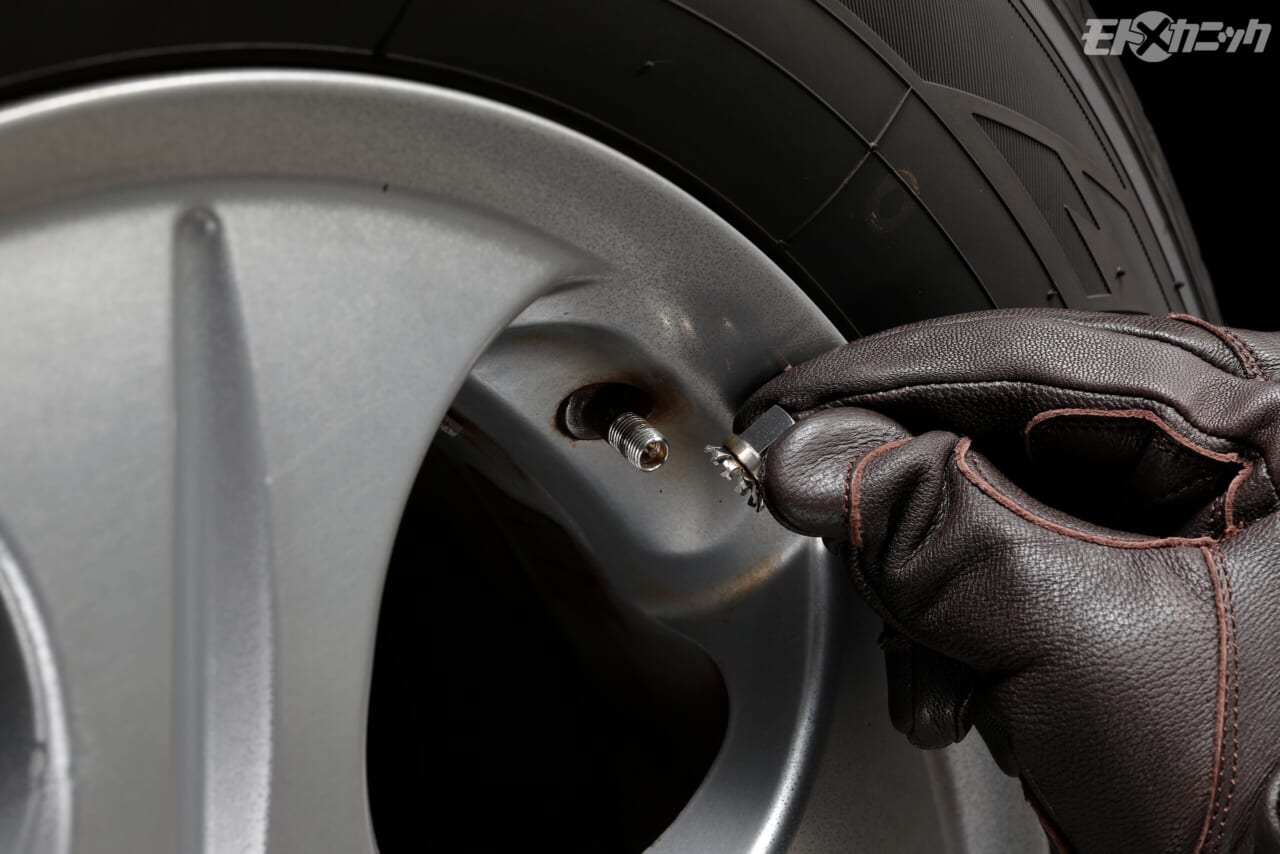 ｜トランポユーザー注目!! NGC除電シリーズ最新作、キャップ一体型タイヤバルブ放電ナットが新発売