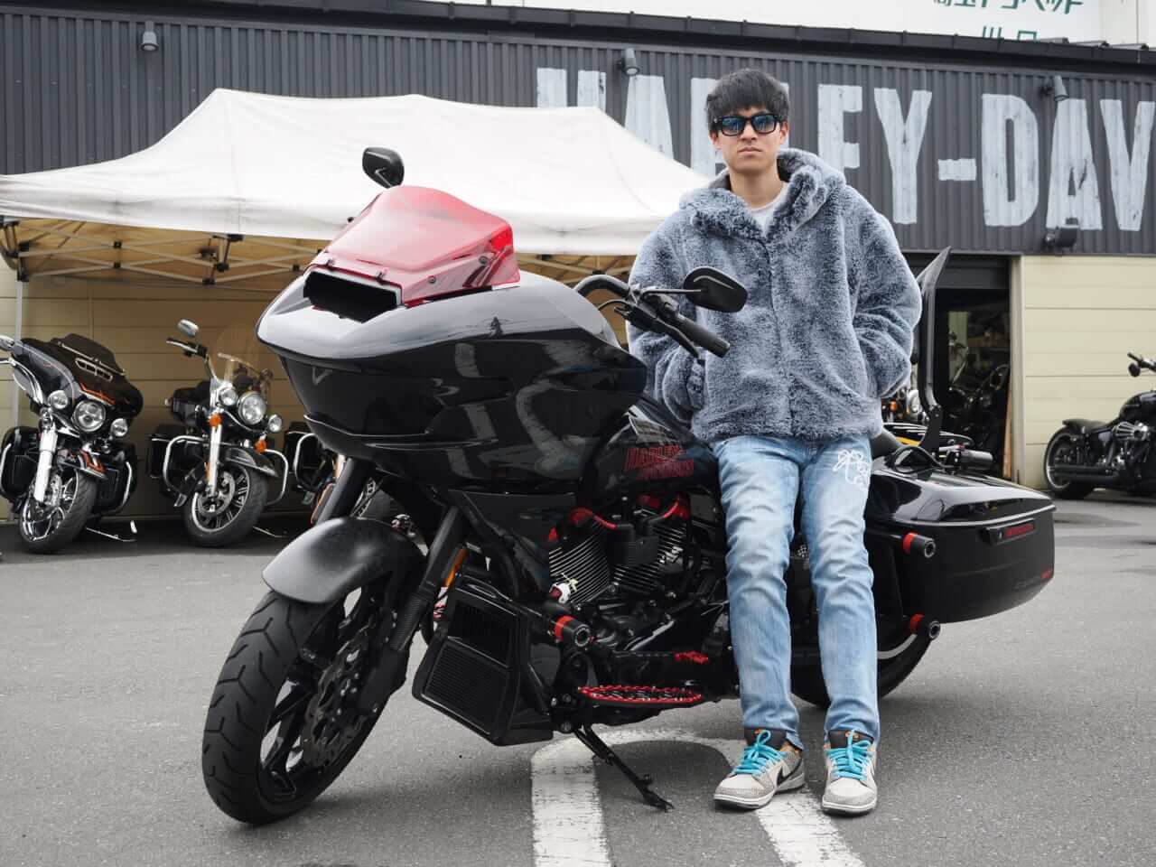 ｜眩しすぎ注意! サンタコス千羽がハーレーダビッドソン川口を完全ジャック!!