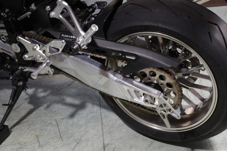 スイングアーム｜カワサキZ900RS｜オーヴァー｜「楽しく、カッコよく、そして安全に」オーヴァーレーシングプロジェクツのモノ作りと話題のホンダCB1000Fの開発開始