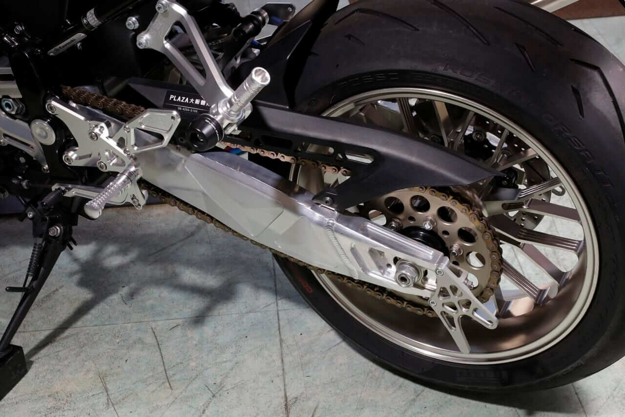 スイングアーム|カワサキZ900RS|オーヴァー|「楽しく、カッコよく、そして安全に」オーヴァーレーシングプロジェクツのモノ作りと話題のホンダCB1000Fの開発開始