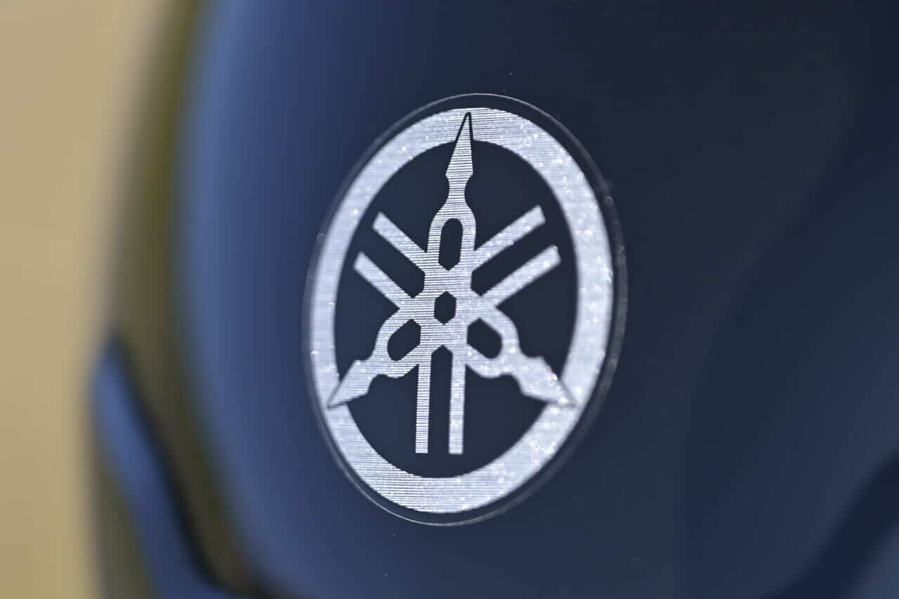 YF-1S Roll Bahn/TF｜ワイズギアの新作ヘルメットは「音叉マーク」推し！なんと、フルフェイスが16,500円、スライドサンバイザー付き万能ジェットが17,050円だ！