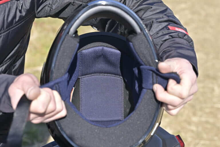 YF-1S Roll Bahn|ワイズギアの新作ヘルメットは「音叉マーク」推し!なんと、フルフェイスが16,500円、スライドサンバイザー付き万能ジェットが17,050円だ!