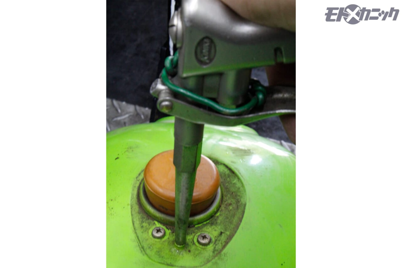 榮技研｜花咲かG｜タンクのサビ取りで重要なのは「脱脂洗浄と汚れ落とし」