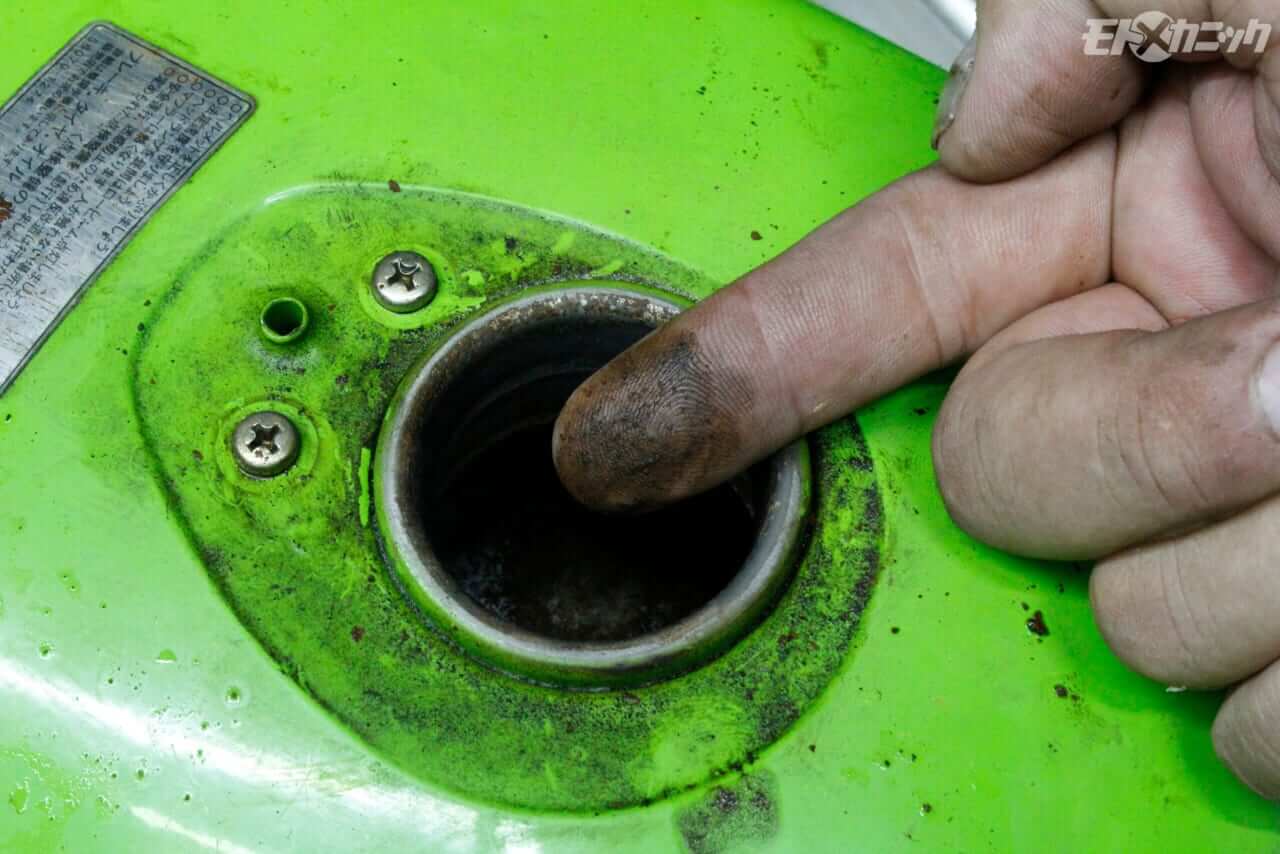 ｜タンクのサビ取りで重要なのは「脱脂洗浄と汚れ落とし」