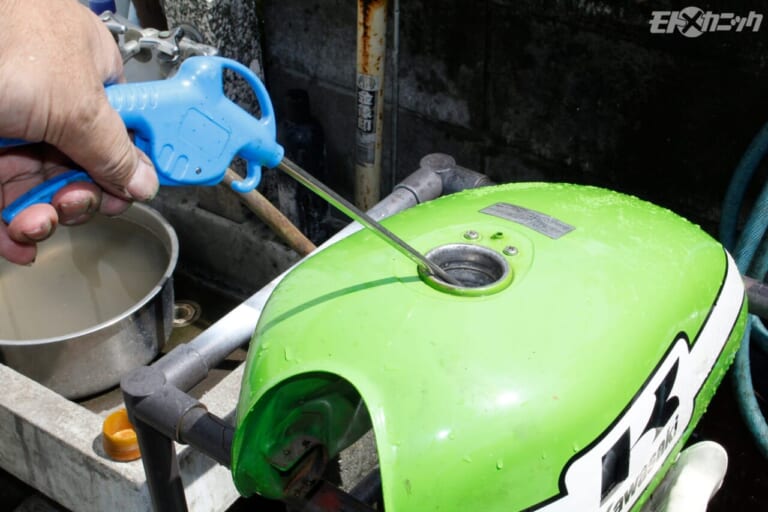 榮技研｜花咲かG｜タンクのサビ取りで重要なのは「脱脂洗浄と汚れ落とし」