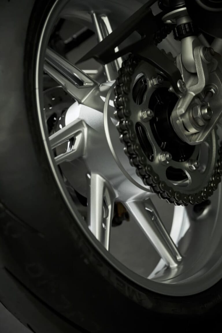 Triumph Speed Twin 1200 Cafe Racer Edition｜【世界限定800台】トライアンフ「スピードツイン1200 カフェレーサー・エディション」登場：セパハン/シングルシート採用の完成形ネオクラ