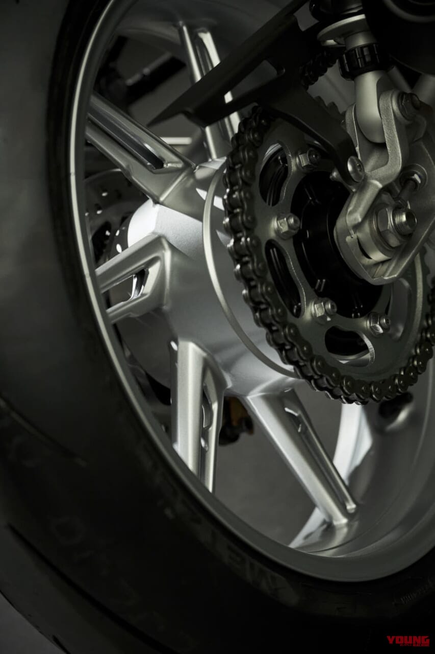 Triumph Speed Twin 1200 Cafe Racer Edition｜【世界限定800台】トライアンフ「スピードツイン1200 カフェレーサー・エディション」登場：セパハン/シングルシート採用の完成形ネオクラ