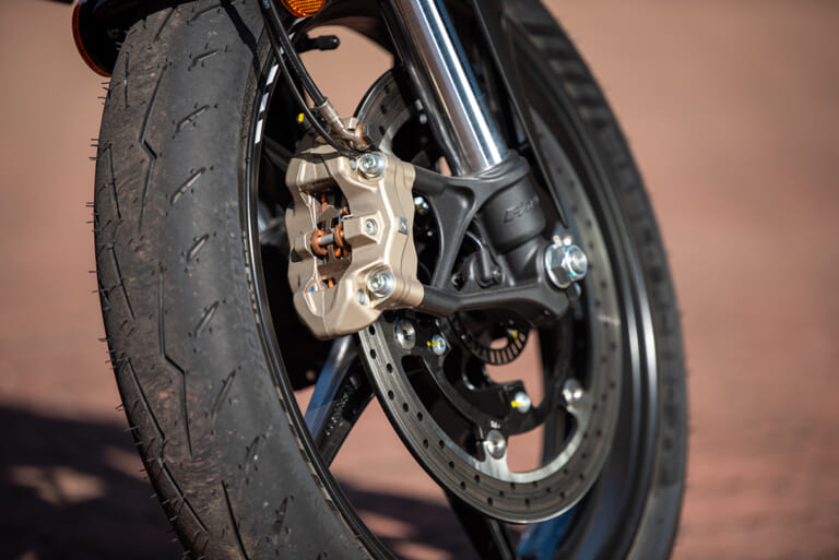 FANTIC｜ファンティック｜STEALTH125｜ステルス125｜ディスクブレーキ｜バイブレ｜BYBRE｜【FANTIC】ルックスも走りもクラスの枠を越えたストリートファイターモデル・ステルス125