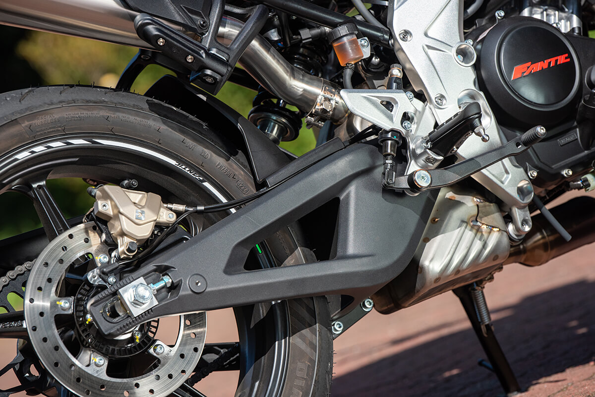 FANTIC｜ファンティック｜STEALTH125｜ステルス125｜スイングアーム｜リヤブレーキ｜【FANTIC】ルックスも走りもクラスの枠を越えたストリートファイターモデル・ステルス125