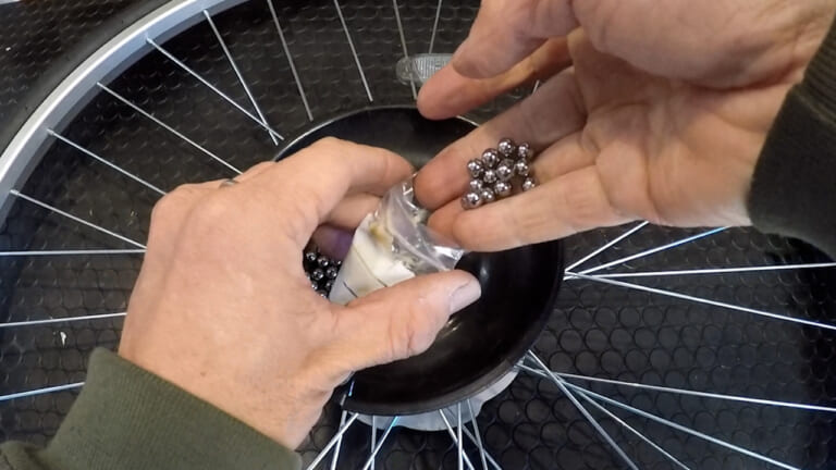 【DIY整備の裏技】小さいボールベアリングの超簡単インストール方法:「面倒くさい→もっとやりたい」になった!|【DIY整備の裏技】小さいボールベアリングの超簡単インストール方法:「面倒くさい→もっとやりたい」になった!