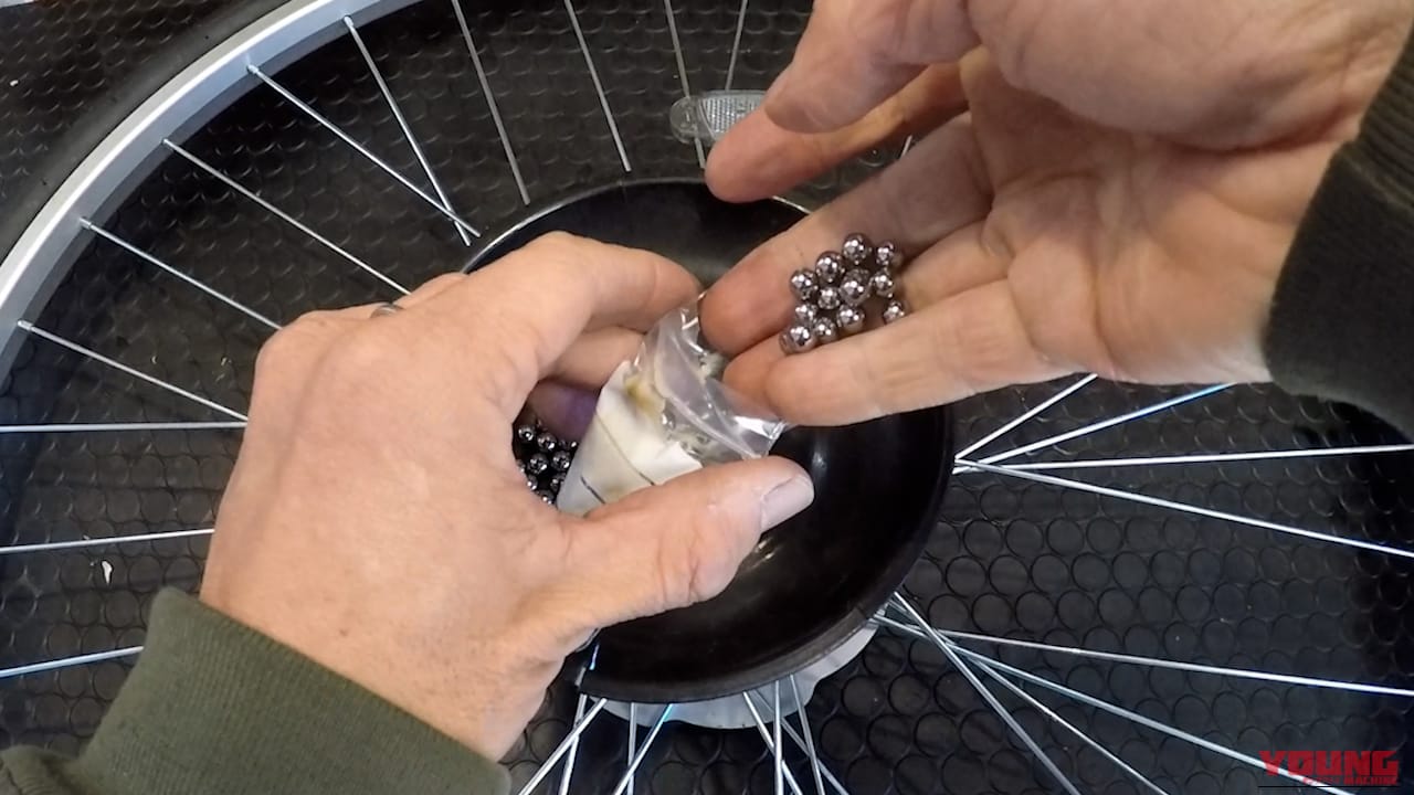 【DIY整備の裏技】小さいボールベアリングの超簡単インストール方法:「面倒くさい→もっとやりたい」になった!|【DIY整備の裏技】小さいボールベアリングの超簡単インストール方法:「面倒くさい→もっとやりたい」になった!