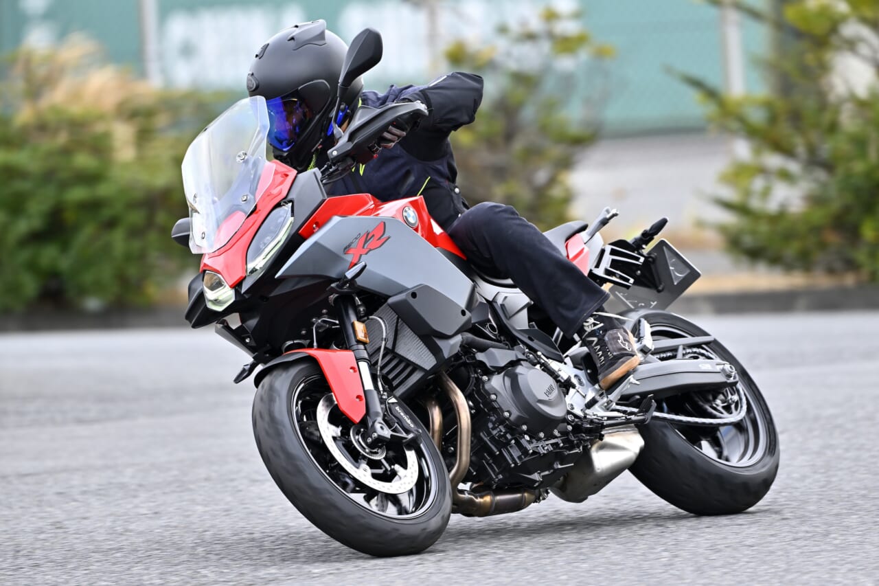 F900シリーズLow仕様|BMWのF900シリーズはLowダウン仕様を選べば空前絶後に足着き性が良くなる!
