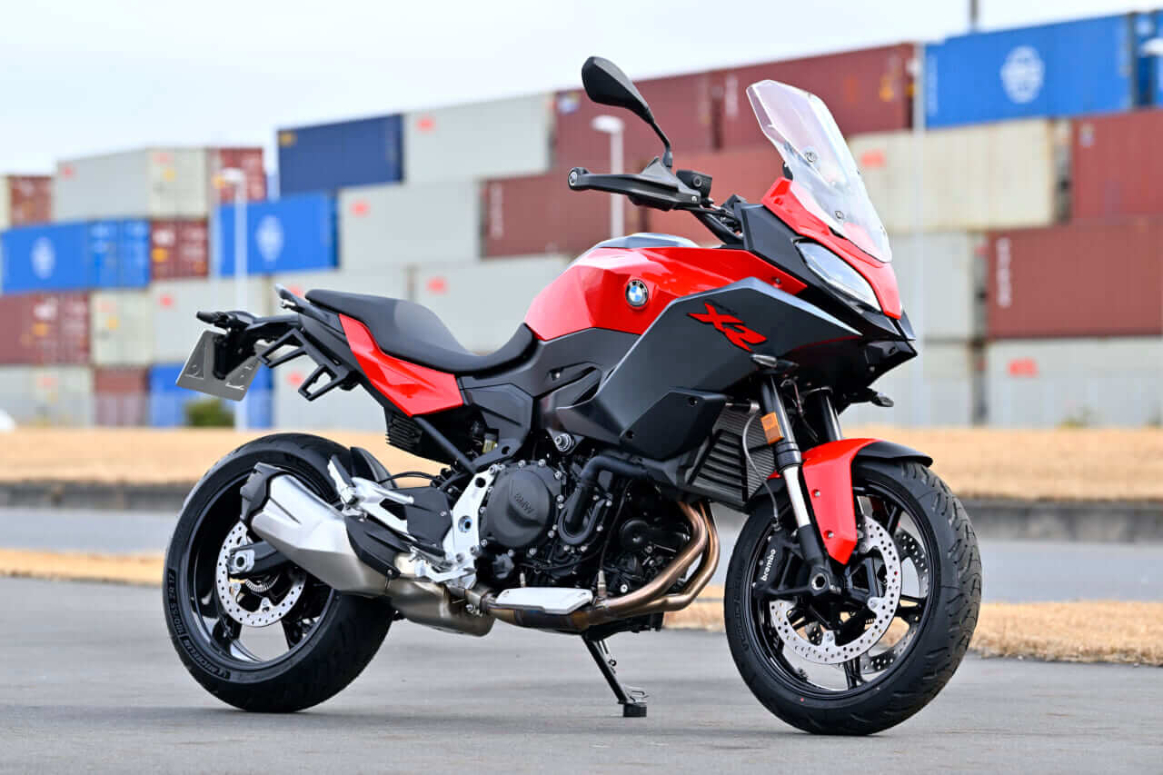 F900シリーズLow仕様｜BMWのF900シリーズはLowダウン仕様を選べば空前絶後に足着き性が良くなる！　