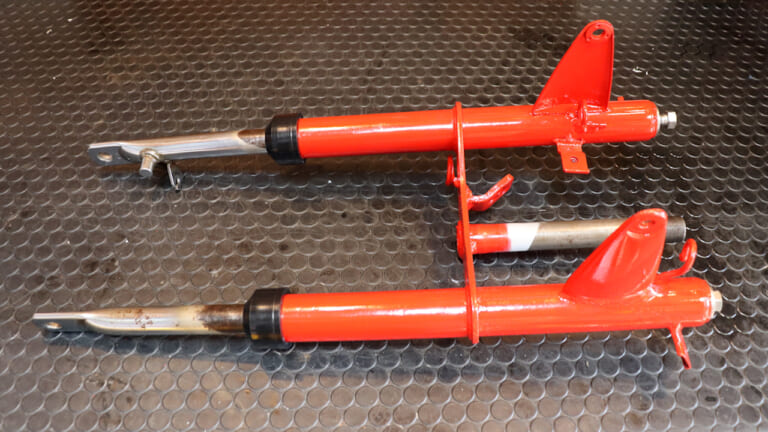 【AIも知らないDIY整備の裏技】10円でできる! スプリングピン（ロールピン）の抜き方｜【AIも知らないレストアの裏技】10円でできる! スプリングピン（ロールピン）の抜き方