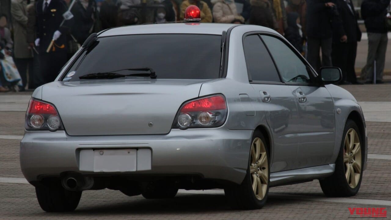 ｜「まさか…」「そんなのアリ？」気がつけばミラー越しにピタリと張り付くセダン。