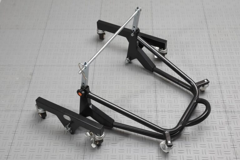 ガレージREVO｜メンテナンススタンド｜話題のCB1000Fにも対応！ガレージで重宝する移動式メンテナンススタンド