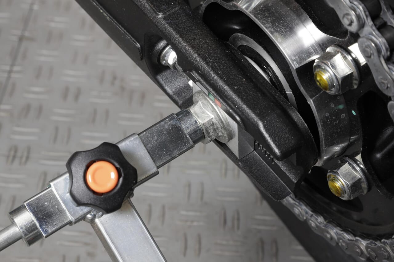 CB1000F｜ガレージREVO｜メンテナンススタンド｜話題のCB1000Fにも対応！ガレージで重宝する移動式メンテナンススタンド