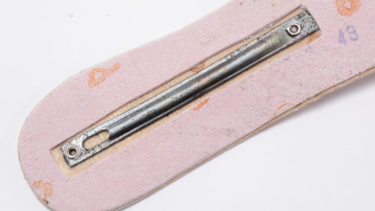 「これが最適解か？」「こういうのが良いんだよ」専用品なのに「最強クラスのコスパ」でマジで差が出る。歩ける・守れる・濡れにくい“三拍子”揃ったスニーカー。