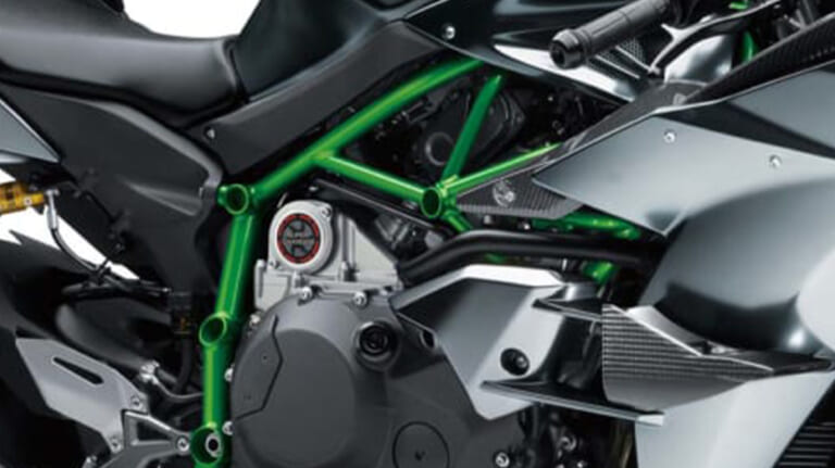 「コレはヤバすぎ…」BADHOPの代表曲『Kawasaki Drift』に出てくる“Ninja H2R” 実は日本が世界に誇るとんでもないモンスターだった