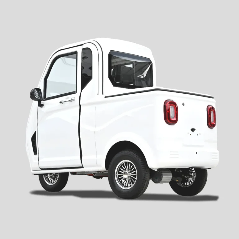 VIVEL TRUCK｜雨の日も快適な「屋根付き」1人乗りEV。車両維持費削減の決定版「ビベルトラック」が魅力的すぎる【100km走って電気代150円!?】