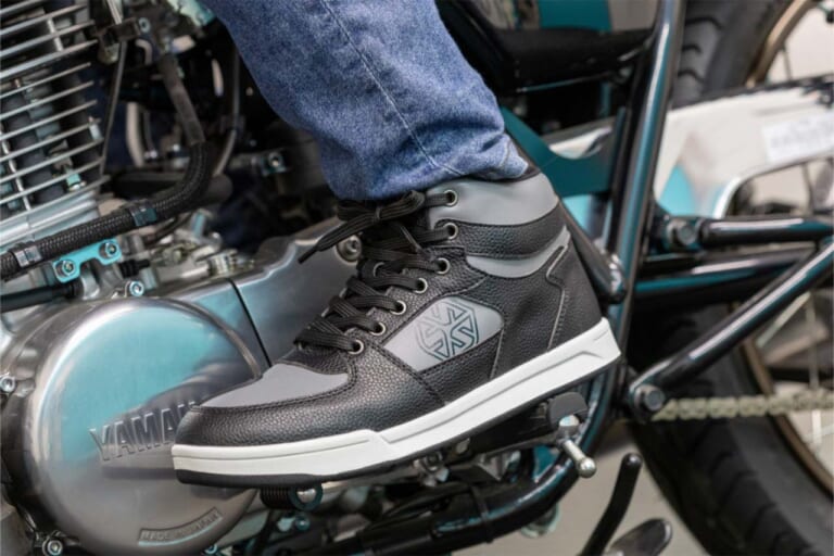 【8000円台】スコイコ新作MT100がコスパ最強すぎる！1万円以下のライディングシューズ決定版