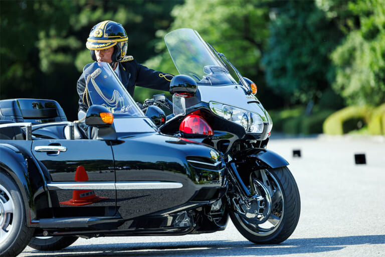 華やかなパレードの裏で彼らは何を視ているのか? ホンダが明かした「皇宮警察・側車隊」という究極のプロフェッショナル｜華やかなパレードの裏で彼らは何を視ているのか? ホンダが明かした「皇宮警察・側車隊」という究極のプロフェッショナル