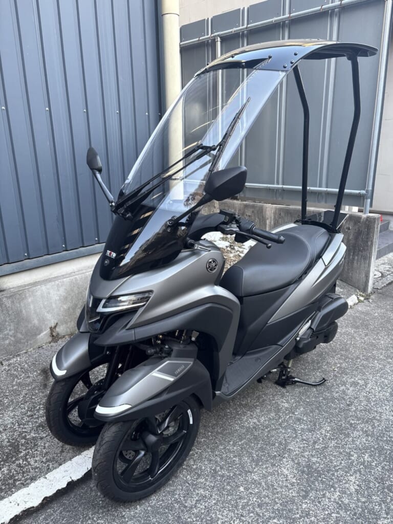 テイトモビリティサービス SLR for Tricity｜直射日光も突然の雨も防ぐ反則級ルーフキット。新型トリシティ125が全天候型に進化する!【3輪バイクカスタム】