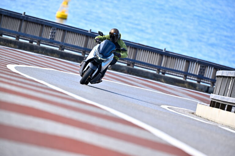 ヤマハ｜NMAX155｜試乗インプレッション｜【電子制御CVT“YECVT”がツーリングで効きまくり!?】ヤマハ「NMAX155」 ’26モデル試乗レポート
