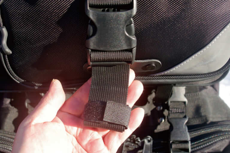 キャンピングシートバッグXL｜冒頭からブチ抜く完成度！ 名作「MOTO FIZZ キャンピングシートバッグＸL」が”最強”の鎧を纏って転生