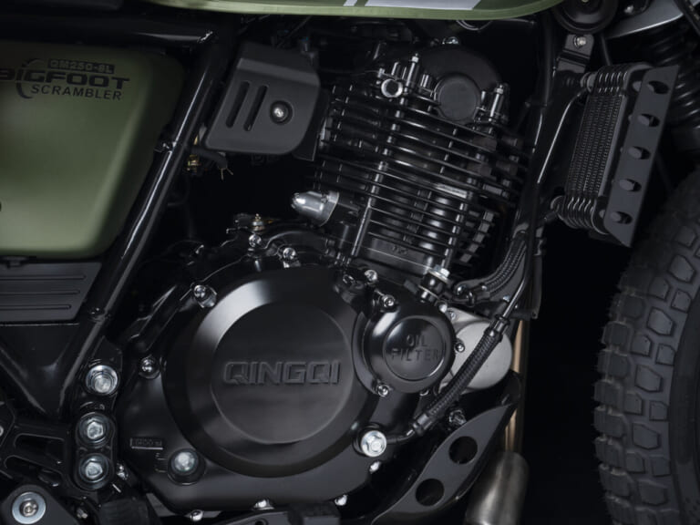 QINGQI CLASSIC 250/BIGFOOT 250 Scrambler ｜重いバイクはもう疲れた…そんなあなたへ！装備充実で150kg前後の軽量レトロ250cc2種が日本上陸