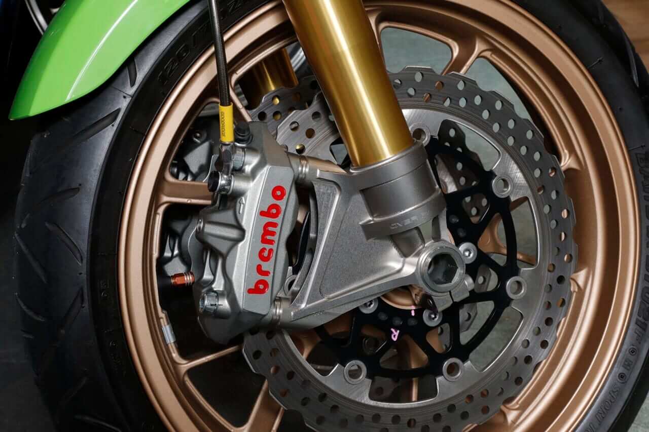 オーヴァーレーシングプロジェクツ｜ZRX1200ダエグ｜フロントフォーク｜CB1000F用カスタムパーツ開発スタート！話題の車両も「楽しく、カッコよく、そして安全に」東京モーターサイクルショーでお披露目