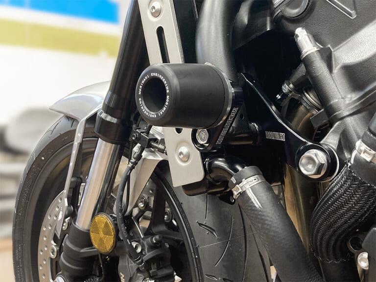 MORIWAKI CB1000F/SE 26-,CB1000HORNET 25- SKID PAD BLACK|立ちゴケや転倒時の致命傷を回避。CB1000F用モリワキ・スキッドパッドで、愛車へのダメージを最小限に抑えつつドレスアップ