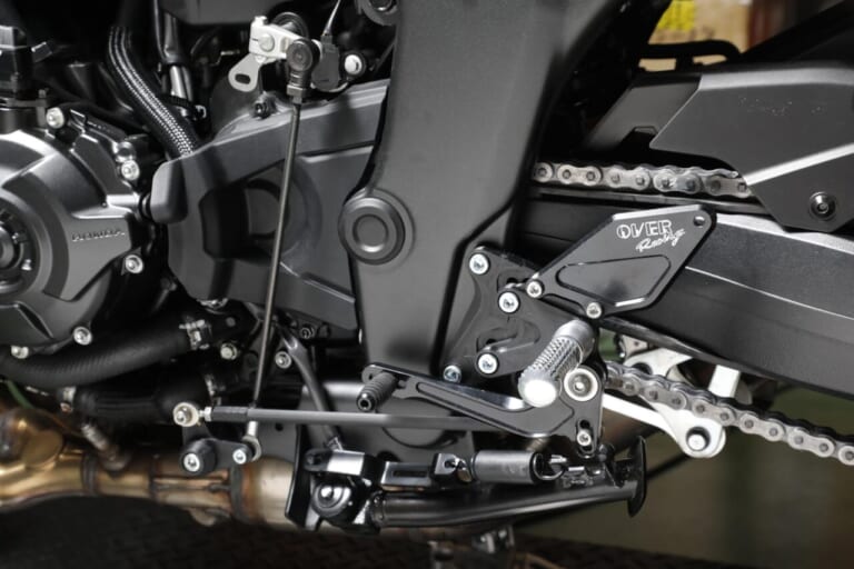 オーヴァーレーシングプロジェクツ｜CB1000F｜バックステップ｜CB1000F用カスタムパーツ開発スタート！話題の車両も「楽しく、カッコよく、そして安全に」東京モーターサイクルショーでお披露目