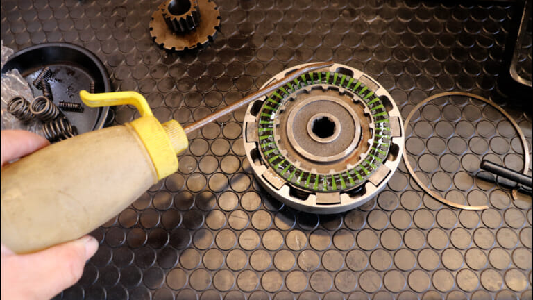 【注意喚起】放置旧車なら絶対交換! クラッチのフリクションディスクは劣化するとどんでもないことになります|【注意喚起】放置旧車なら絶対交換! クラッチのフリクションディスクは劣化するとどんでもないことになります