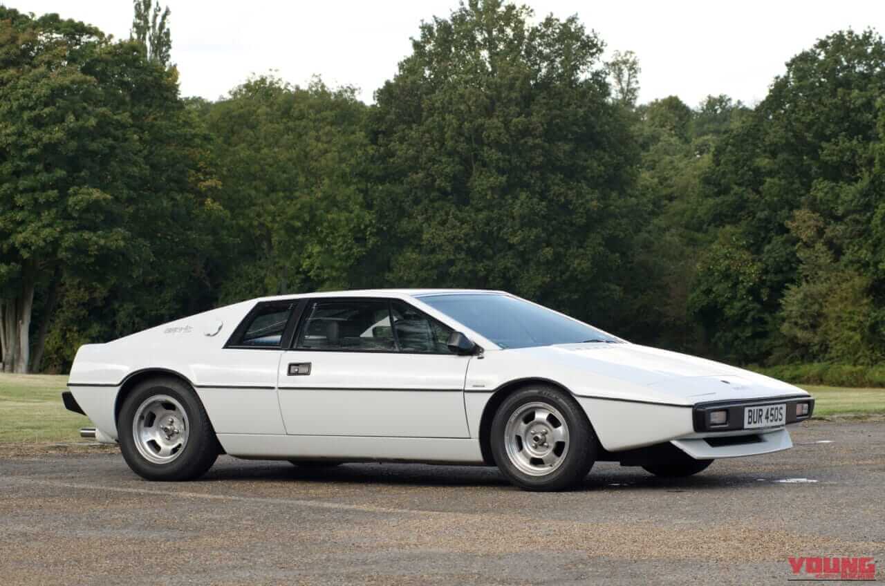 ｜「潜水艦に変身?!」V8まで進化したけど、やっぱり初代に神髄あり……ロータス・エスプリの右ハンドルは超レア