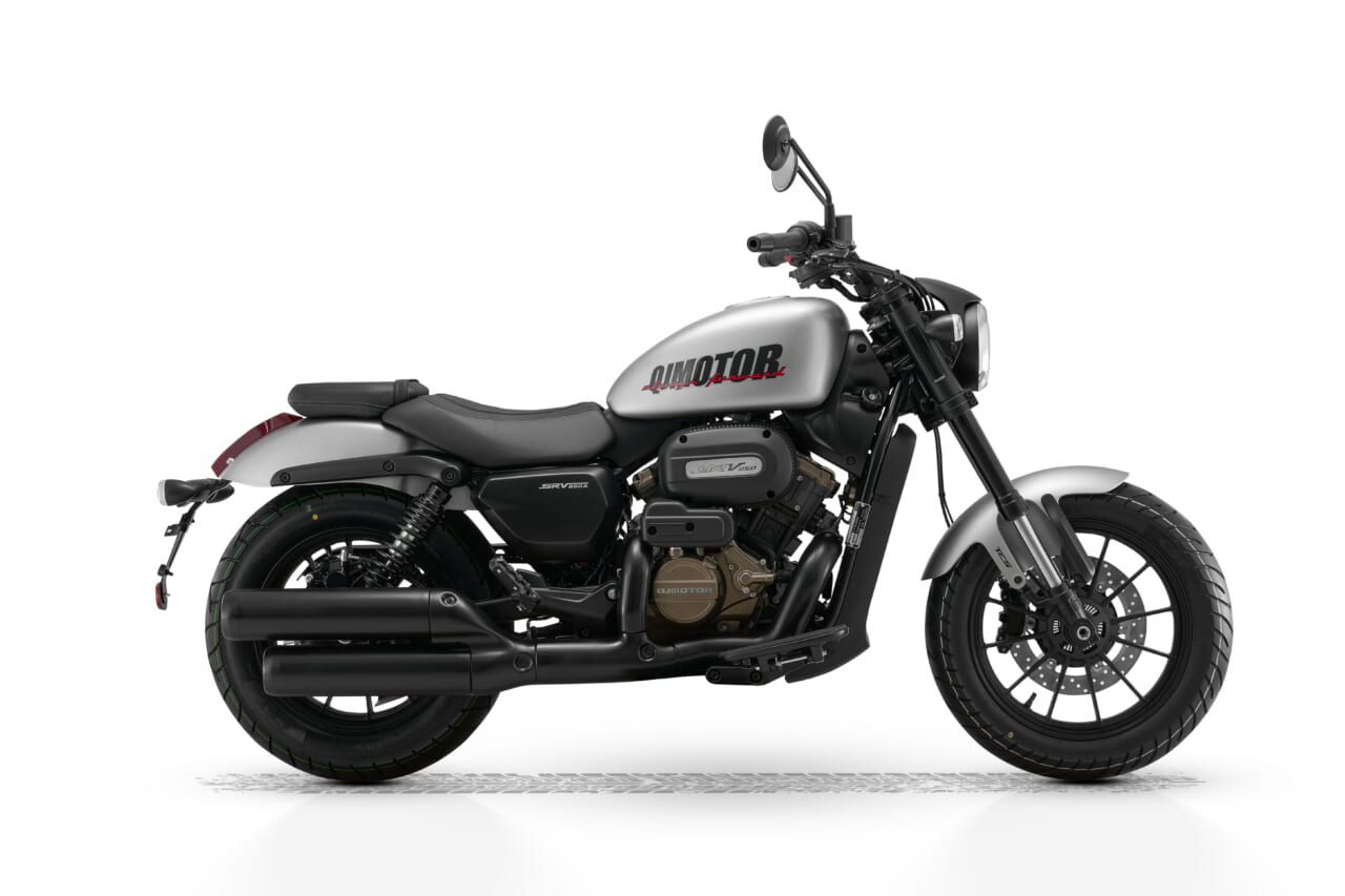 QJMOTOR｜SRV250A｜【東京モーターサイクルショー事前情報】初上陸の衝撃再び! 400直4にオートマクルーザー、まさかの原2アドベンなどQJMOTORがモーターサイクルショーの主役をかっさらう!!