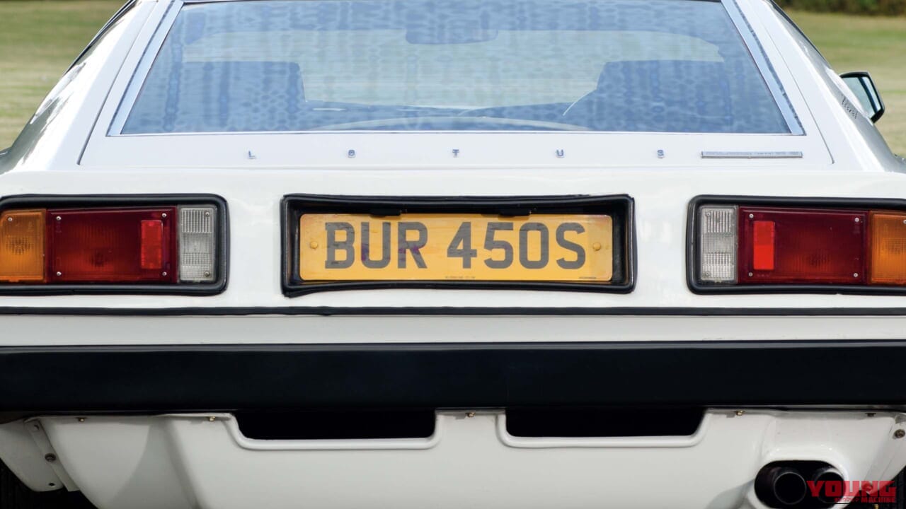 「潜水艦に変身?!」V8まで進化したけど、やっぱり初代に神髄あり……ロータス・エスプリの右ハンドルは超レア