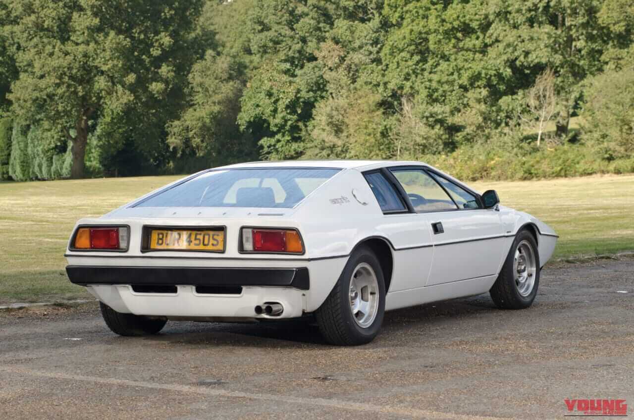 ｜「潜水艦に変身?!」V8まで進化したけど、やっぱり初代に神髄あり……ロータス・エスプリの右ハンドルは超レア